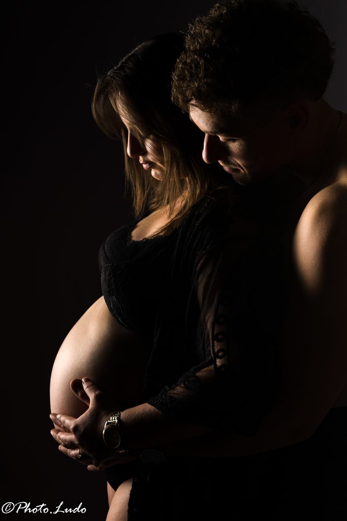 Séance photo grossesse à Cambrai — couple attendant un enfant, photographie PHOTO.LUDO